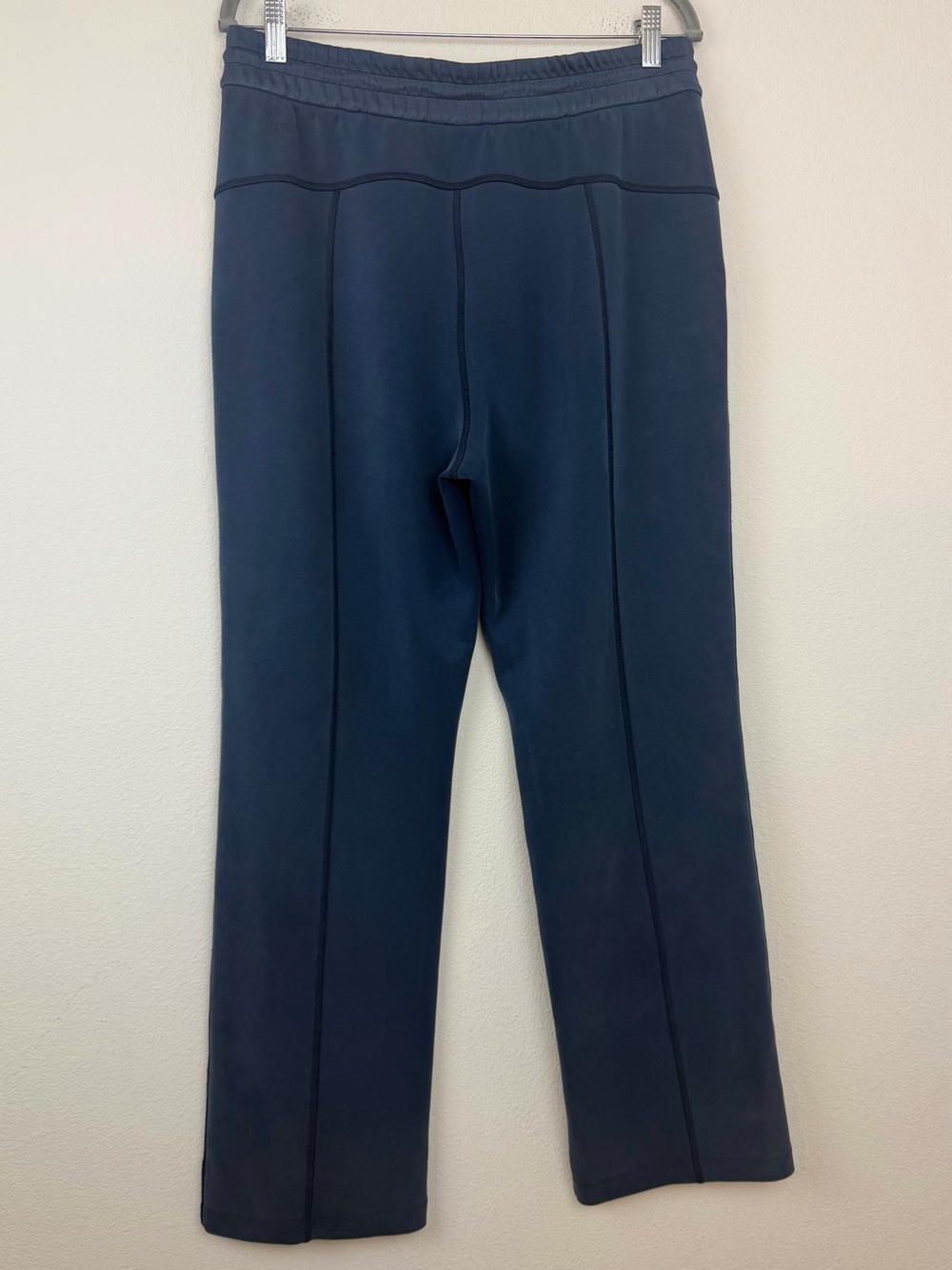 Lululemon Softstreme High-Rise Pant
True Navy Size 10 - Picture 9 of 14